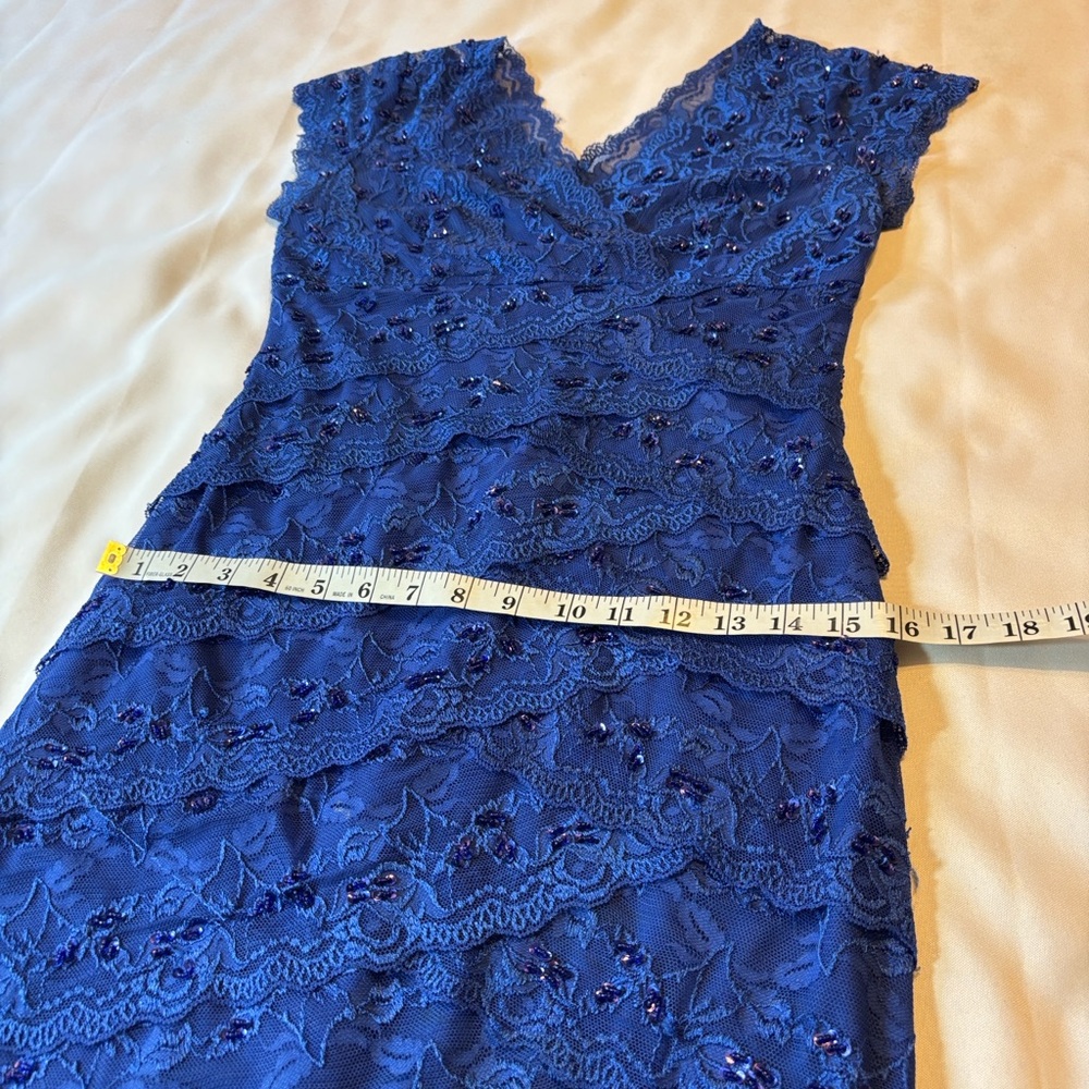 Marina Cobalt Blue Lace and Sequined V Neck Dress Size 6 - Picture 15 of 16